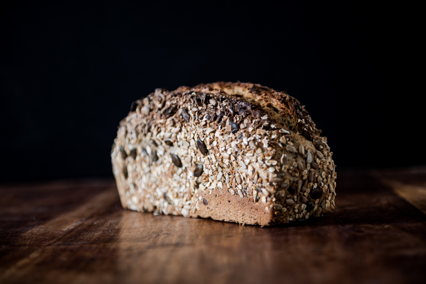 Pain aux céréales et graines forme moulé (levain de céréales et graines, farine bise) 900g.